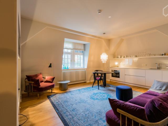 Upscale furnished 2 room apartment near Heiliger See in an exclusive villa