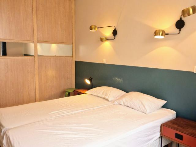Upscale flat just a short walk from the Arc de Triomphe, Paris Amsterdam Apartments for Rent