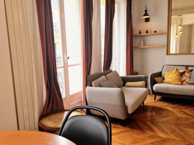 Upscale flat just a short walk from the Arc de Triomphe