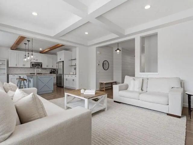 Upscale Home in Coopers Crossing