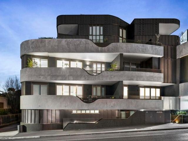 Upscale living in leafy locale near parks & top amenities