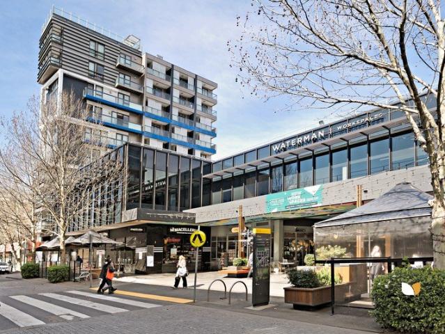 Upscale Retreat Above the Moonee Ponds Buzz