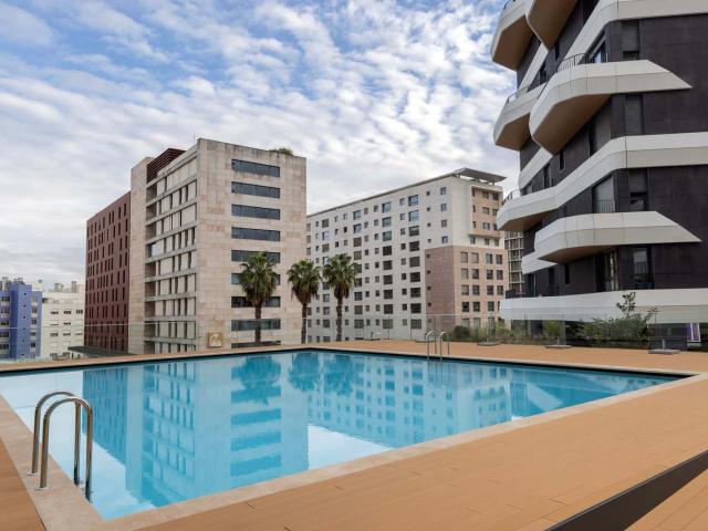 Upscale 1BDR with Pool & Parking