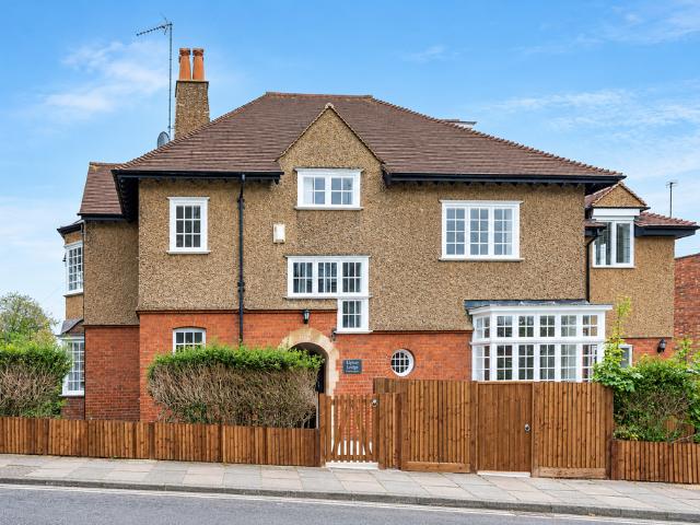 Upton Avenue, Herts AL3 1 bed apartment to rent £1,650 pcm £381 pw