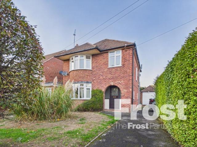 Upton Court Road, Slough, Berkshire, SL3 3 bed detached house to rent £2,800 pcm £646 pw