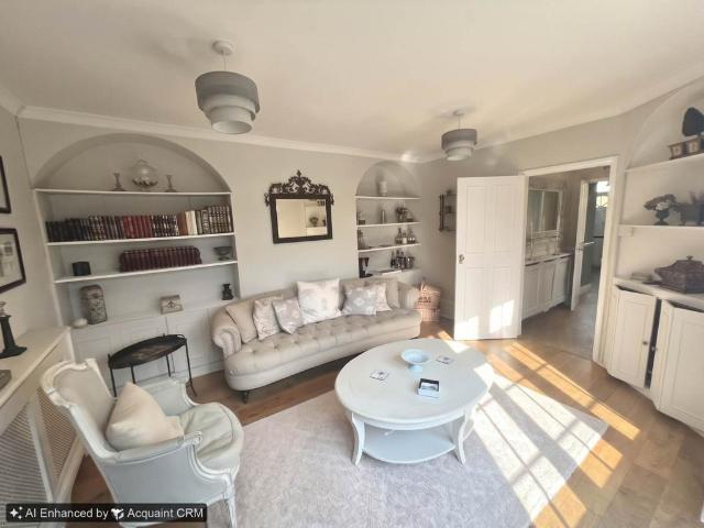 Upton Close, Henley On Thames RG9 4 bed townhouse to rent £2,150 pcm £496 pw