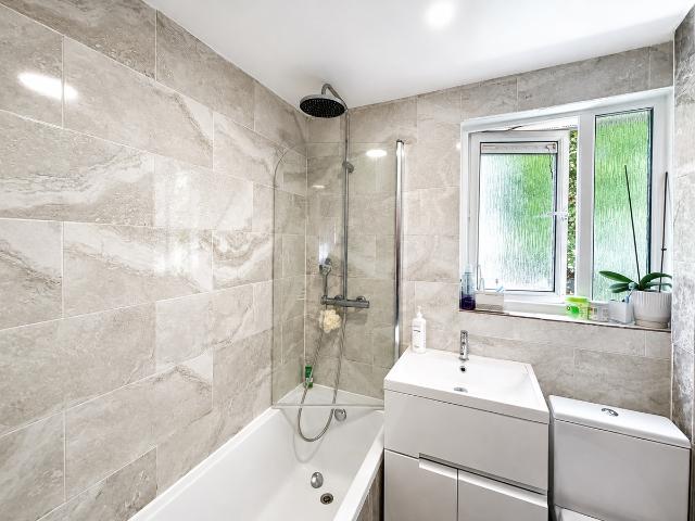Upton Close, Oxford OX4, 2 bed maisonette to rent, £1,600 pcm | PrimeLocation
