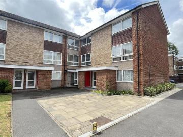 Upton Dene, Sutton SM2 2 bed flat to rent £1,800 pcm £415 pw