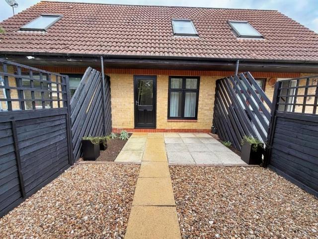 Upton Grove, Shenley Lodge, Milton. 1 bed terraced house to rent £1,250 pcm £288 pw