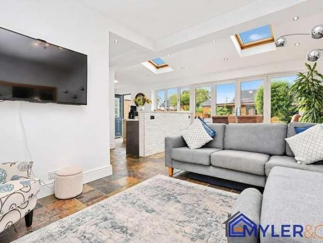 Upton Lane, Widnes, WA8
