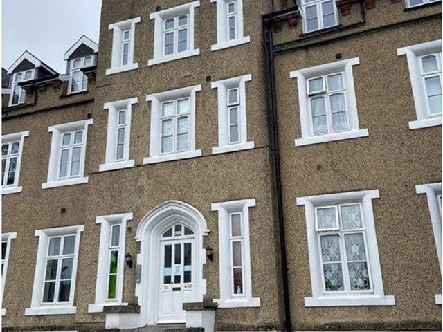 Upton Park, Slough SL1, 1 bed flat to rent, £1,100 pcm | PrimeLocation