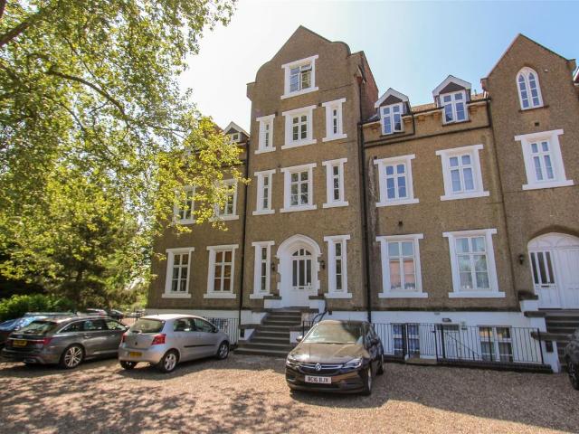 Upton Park, Slough SL1, 1 bed flat to rent, £1,150 pcm | PrimeLocation