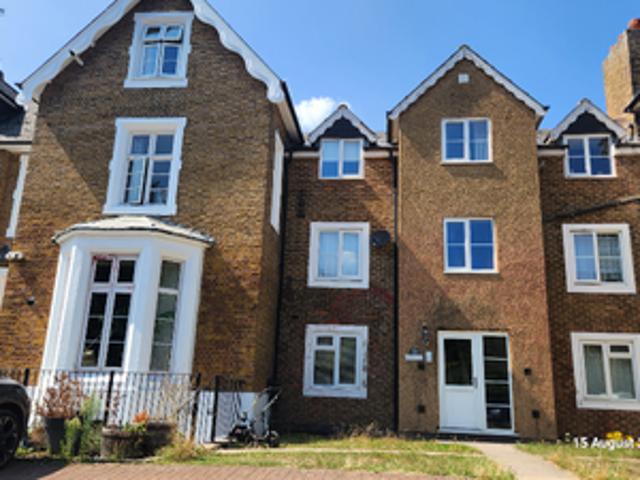 Upton Park, Slough SL1, 1 bed flat to rent, £1,250 pcm | PrimeLocation