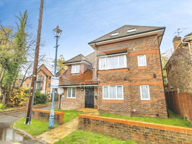 Upton Park, Slough SL1, 2 bed flat to rent, £1,350 pcm | PrimeLocation