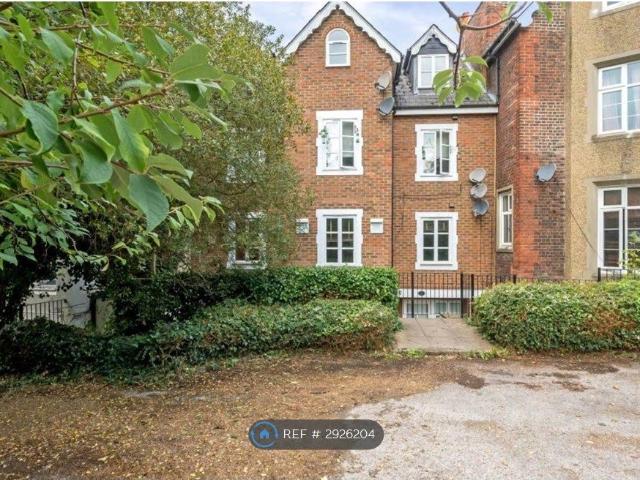 Upton Park, Slough SL1, 2 bed flat to rent, £1,500 pcm | PrimeLocation