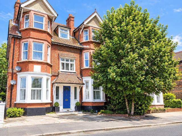 Upton Road, Watford WD18, 2 bed flat to rent, £1,800 pcm | PrimeLocation
