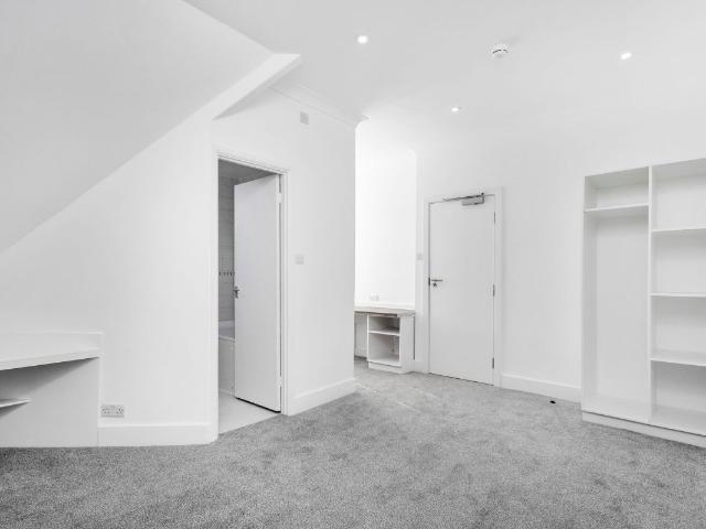 Upton Road, Watford WD18, Studio to rent, £780 pcm | PrimeLocation