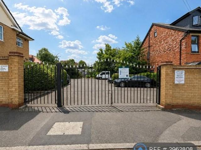 Upward Court, Romford, RM1 2 bed flat to rent £1,700 pcm £392 pw