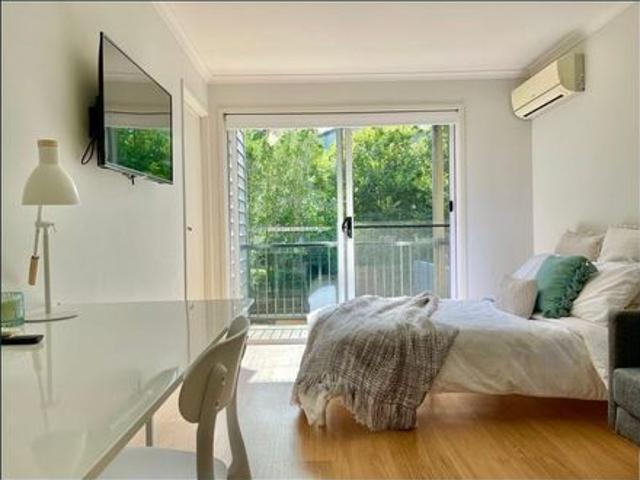 UQ Fully furnished Premium Studio at $450 per week, All bills included