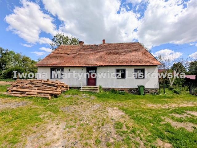 Polecam uroczy dom z budynkami gospodarczymi na 1841 m² w Wińsku