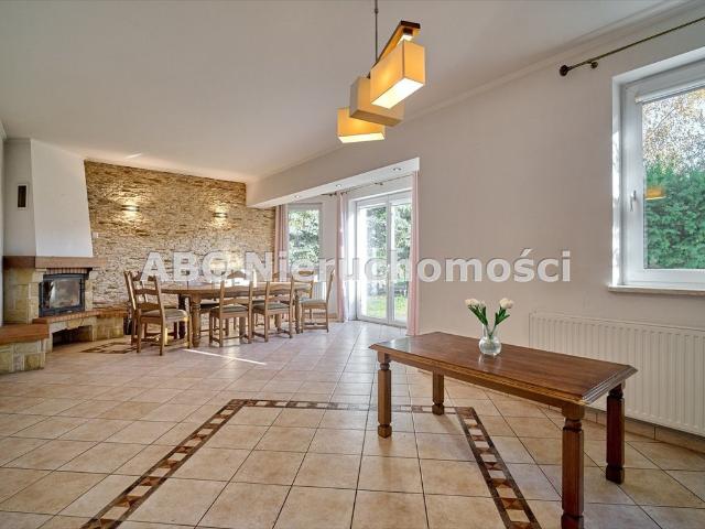 Uroczy dom 143 m² z garażem i dużą działką