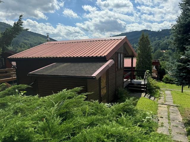 Uroczy domek rekreacyjny 35m² z ogrodem Brenna