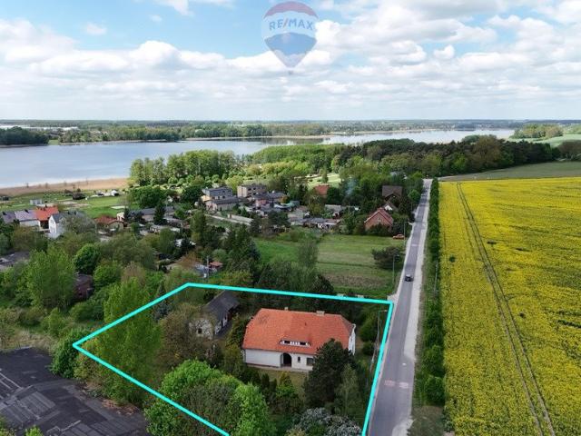 Urokliwa nieruchomość z dawną szkołą i stajnią, 25 min od Poznania