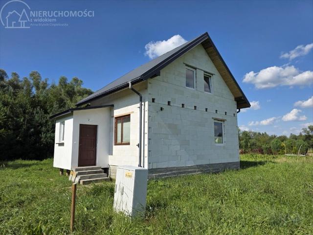 Urokliwa nieruchomość z linią Białej zapraszam