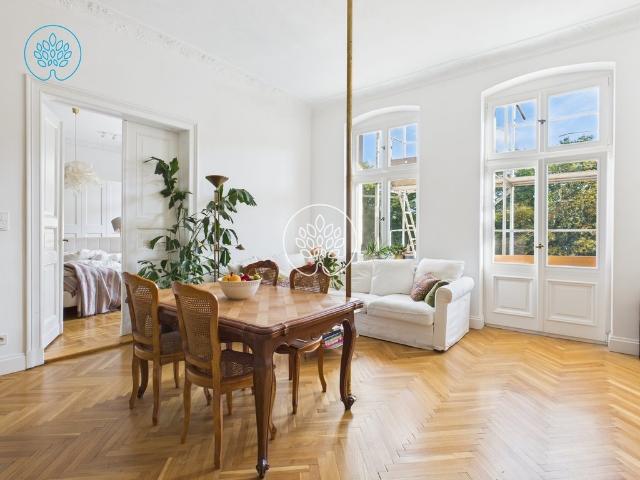 Urokliwe 62 m2 w odrestaurowanej kamienicy z balkonem