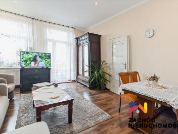Urokliwe 75 m2 w klimatycznej kamienicy z balkonem