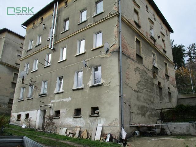Urokliwe 31,9 m² z piwnicami i zabytkowym charakterem