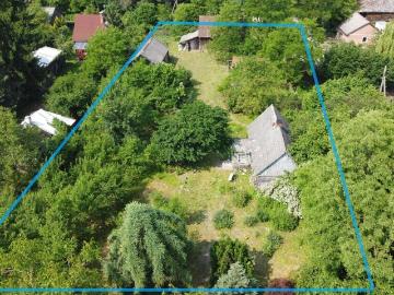 Urokliwe siedlisko 36 m² na dużej działce 2085 m²