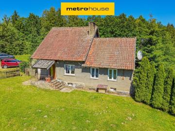 Urokliwe siedlisko na Mazurach z 4 budynkami i 2350 m² działki