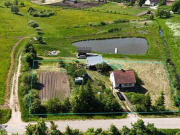 Urokliwe siedlisko na Mazurach z dużą działką i potencjałem
