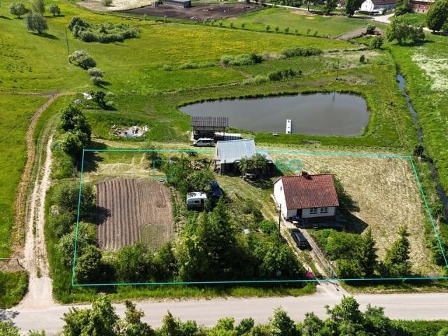 Urokliwe siedlisko na Mazurach z dużą działką i potencjałem