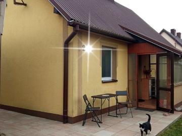 Urokliwy dom 100 m2 z ogrodem i pomieszczeniem gospodarczym