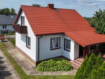 Urokliwy dom 140 m² z dużą działką i zabudowaniami