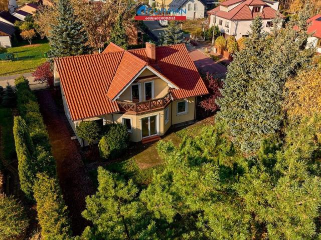 Urokliwy dom 143 m² z garażem na dużej działce