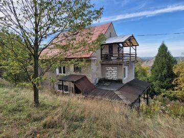 Urokliwy dom 200 m2 z polem i garażem w Cisownicy
