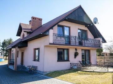 Urokliwy dom 224 m2 z tarasem, balkonami i garażem