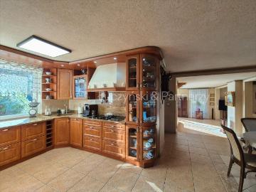 Urokliwy dom 327m2 z garażem i dużym tarasem