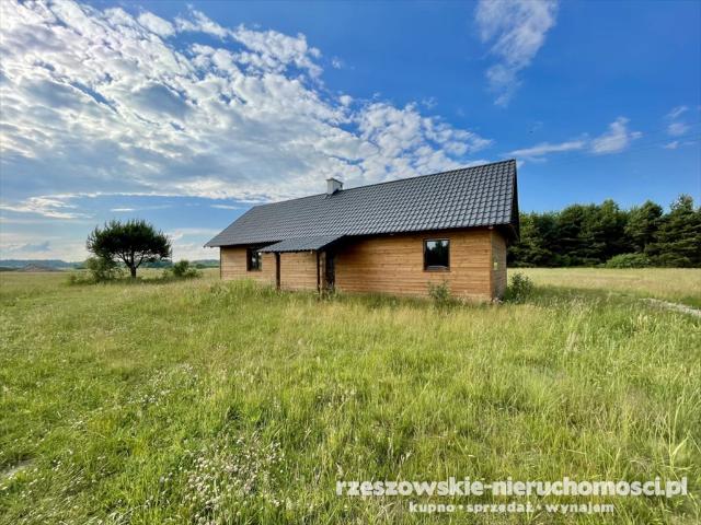 Urokliwy dom 90 m² z działką 15 arów w Wiązownicy