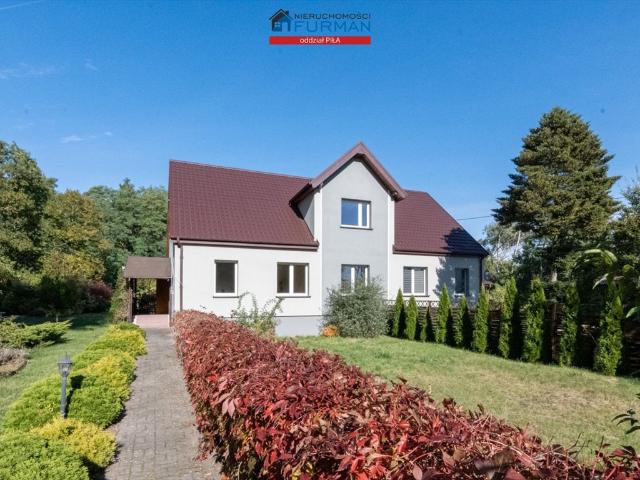 Urokliwy bliźniak w lesie 166 m² po remoncie