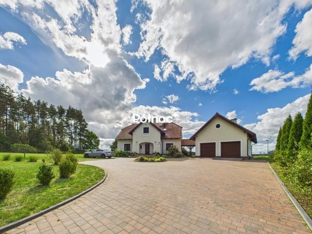 Urokliwy dom dworkowy z dużą działką i widokiem