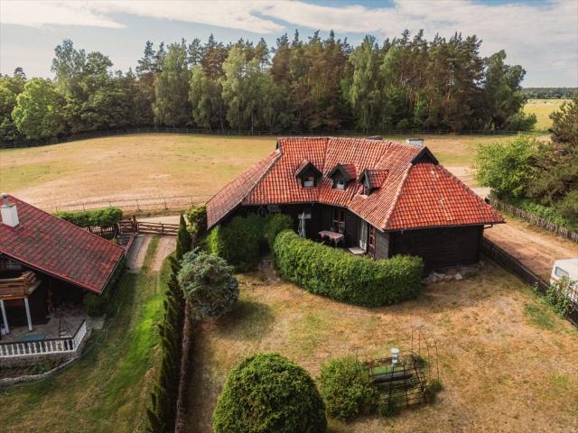 Urokliwy dom nad Jeziorem Mielno – 107 m2, las, cisza