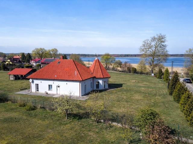 Dom nad jeziorem Wicko z prywatnym pomostem polecam!