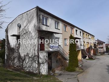 Urokliwy dom szeregowy 219 m² z ogrodem i garażem