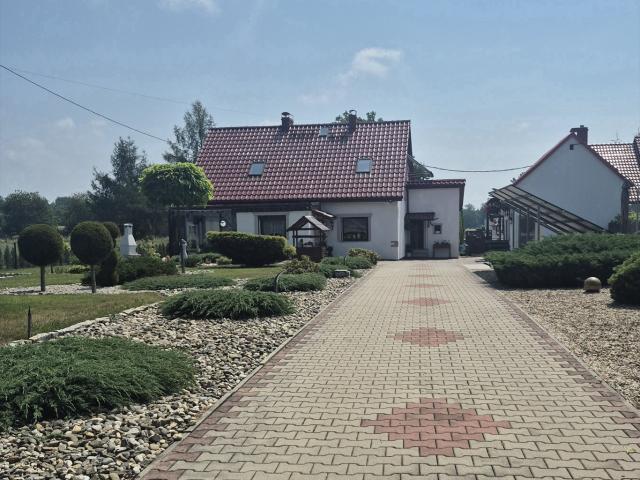 Polecam urokliwy dom z 1930 r. po remoncie, 4 pokoje, ogród