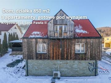 Urokliwy dom z trzema apartamentami, tarasem i banią