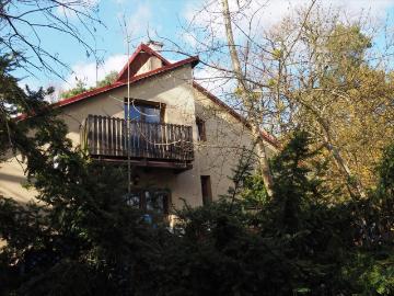 Urokliwy dom z dużą działką i 5 sypialniami